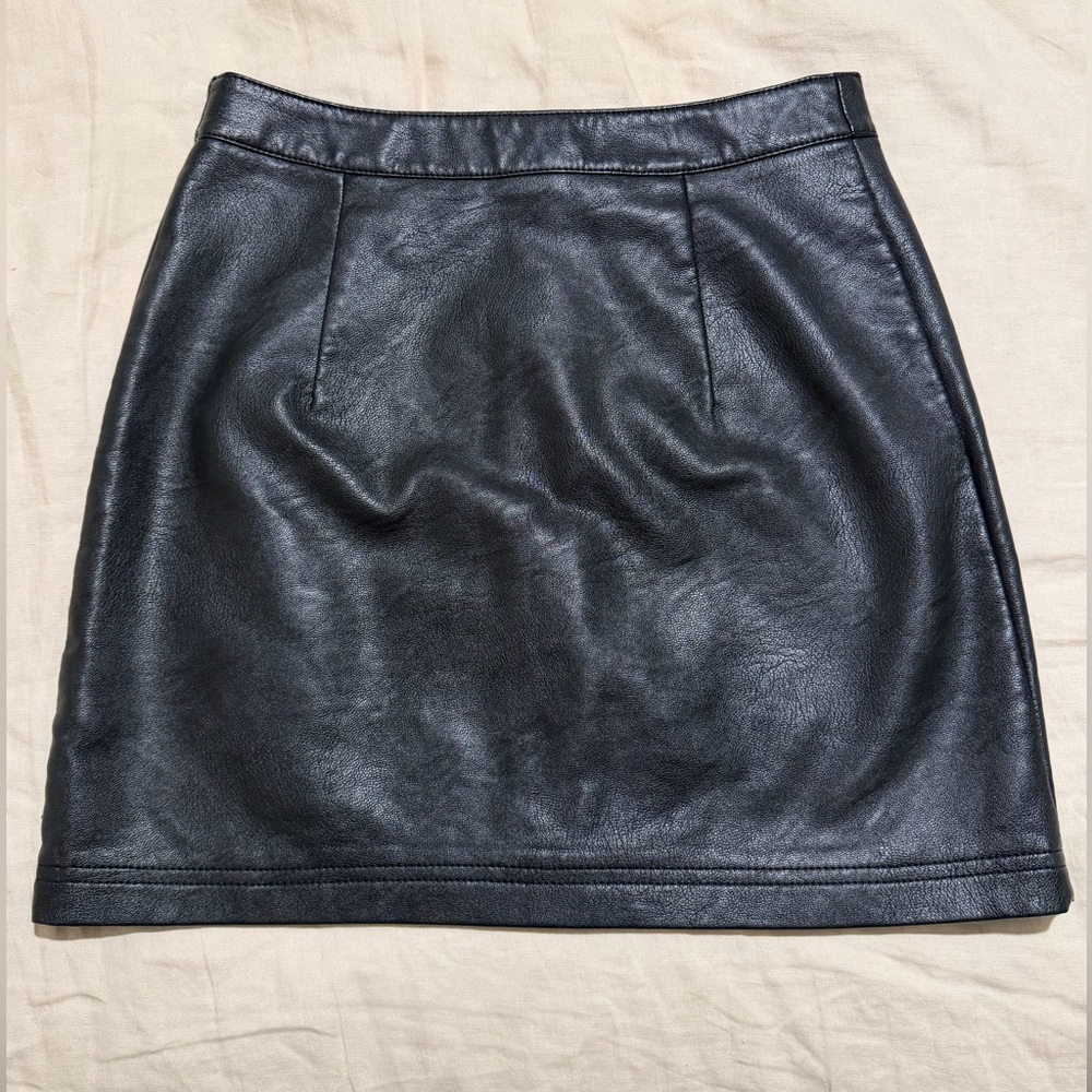 TOPSHOP zipper front faux leather skirt - 4 - Picture 4 of 8